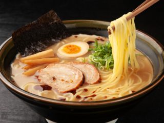 夫が飲み会の帰りに「ラーメン」を食べて帰ってきます。塩分が高く身体に悪くてお金ももったいないのですが、どうすれば止めさせられるでしょうか？