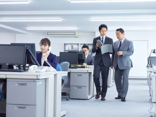 夫は中小企業ですが30年同じ会社で働いていました。退職金はだいだいどのくらいもらえそうでしょうか？