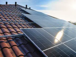 1月は「償却資産」の申請月！住宅用に設置した「太陽光発電」設備は対象になる？