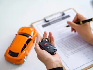 軽自動車の自賠責保険料は普通自動車とそんなに変わらないと聞きましたが本当でしょうか？ 任意保険はどうですか？