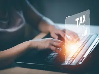 FXには税金がかかる？ 課税条件や支払う金額、確定申告について解説