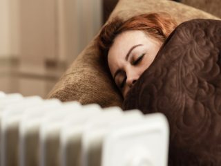 暖房をつけたまま寝ているのですが、健康とお財布に悪いでしょうか？