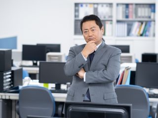 うちの会社は「年齢給」です。今どきおかしいと思ってしまうのですが、一般平均給与との差が知りたいです。