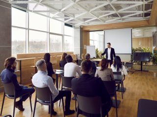 労働時間外に定期的に参加させられる「勉強会」。残業代として会社に請求することはできますか？