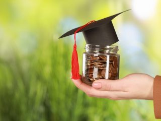 私立大学なら4年で「約1200万円」必要!? 結局いくら貯めたらいいの？「児童手当」「学資保険」などを活用した貯め方を解説