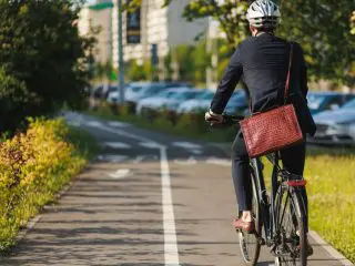 健康のために車から自転車への「乗り替え」を考えています。自転車なら「税金」はかからないですよね？