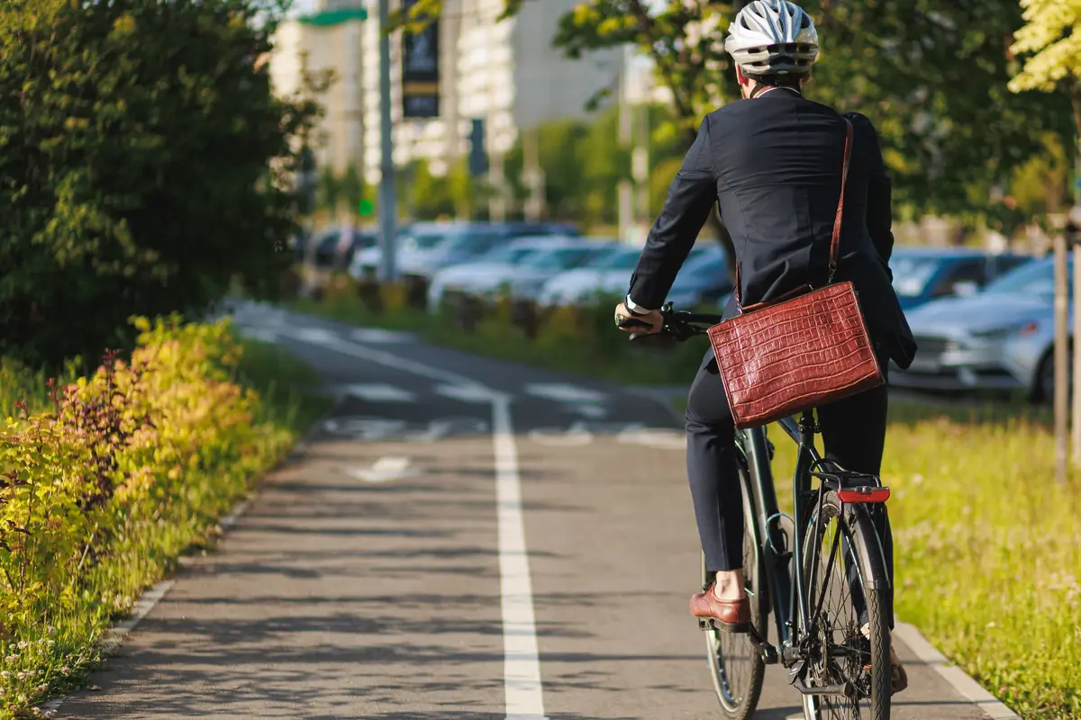 健康のために車から自転車への「乗り替え」を考えています。自転車なら「税金」はかからないですよね？