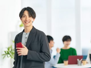 今の時代、子どもは「大学」に進学させて当然ですか？ 世帯年収「500万円」で、子どもも勉強が好きではないのですが、将来の選択肢を広げるためにも行かせるべきでしょうか？