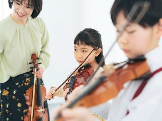 小学生の子ども2人分の塾代・習い事の月謝が負担です。小学校6年間で教育費はいくらかかるのでしょうか？