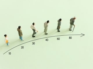 年金は何歳から受け取るのがおすすめ？平均年収を想定して「60歳・65歳・70歳」で比較