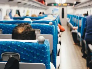 新幹線で「隣の席の人ガチャ」に外れました…座席交換は乗車後でも可能？