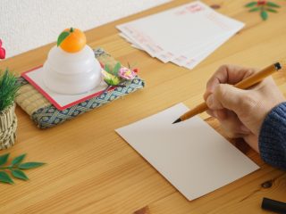 書き損じた年賀状がたくさんあります。捨てるのはもったいないと思うのですが、有効に活用できないでしょうか？