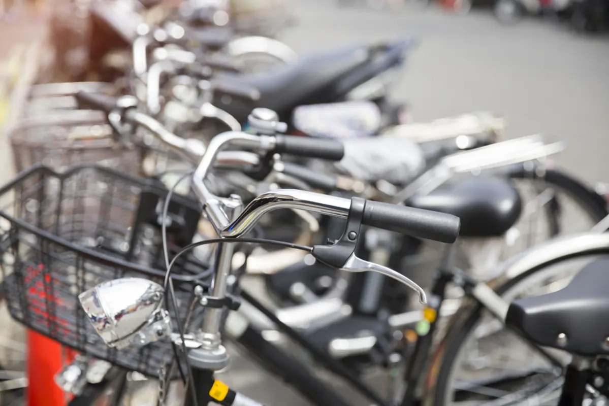 通勤時間短縮のため、自転車購入を検討しています。駐輪代は年間でいくらになるでしょうか？