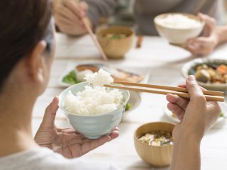 子どもが中学生になり、お米を1人で「3合」は食べます…成長期とはいえ食費がきついのですが、どう節約すべきでしょうか…？