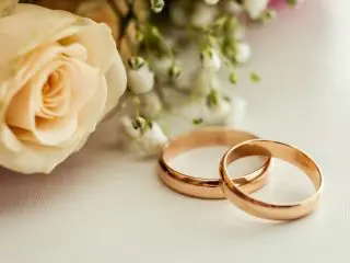 結婚指輪の価格が「給料3ヶ月分」って本当ですか⁉さすがに高すぎますよね？