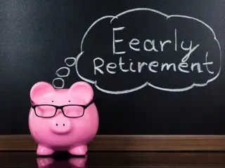 50歳で年収700万円です。貯蓄も「2000万円」に達したので、早期退職しても大丈夫ですか？ 将来の年金が減っても、早くからゆっくりできるなら良いでしょうか？