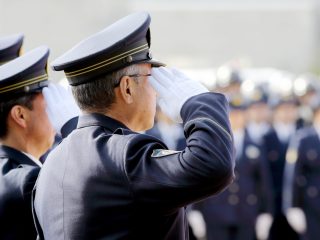 【目指せ昇進】警察官の「階級」って何段階あるの？ それぞれの「平均年収」を教えて！