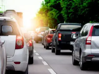 【ガソリン代比較】60キロメートルの距離を走行する場合、一般道と高速道路ではどちらがガソリン代を浮かせられる？