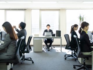 【課長職の平均年齢って？】38歳で職場の課長になり年収「450万円」になりました！一般的に見て早い方でしょうか？ほかの課長はどれだけ稼いでる？