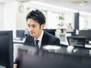 「公務員は安定」といいますが、高収入かどうかは分からないですよね？ 「昇進や昇格」のチャンスが多ければいいのですが……。