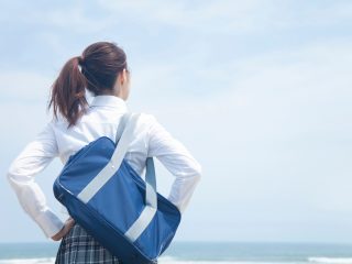 ママ友が「高校もけっこうかかるよ」と言っています。高校無償化なのに費用がかかるのでしょうか？