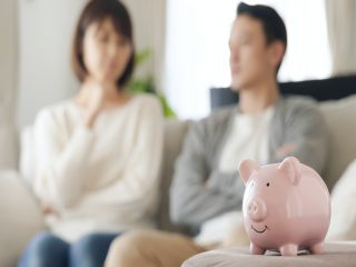 結婚を考えており、彼女は「専業主婦」を希望しています。手取りが月々「30万円」で都内住みは厳しいですか？