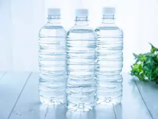 【水へのこだわり】都内の「水道水」が信じられないので、「ペットボトルの水」を買っています。「年間」でどれだけ料金が変わるでしょうか？