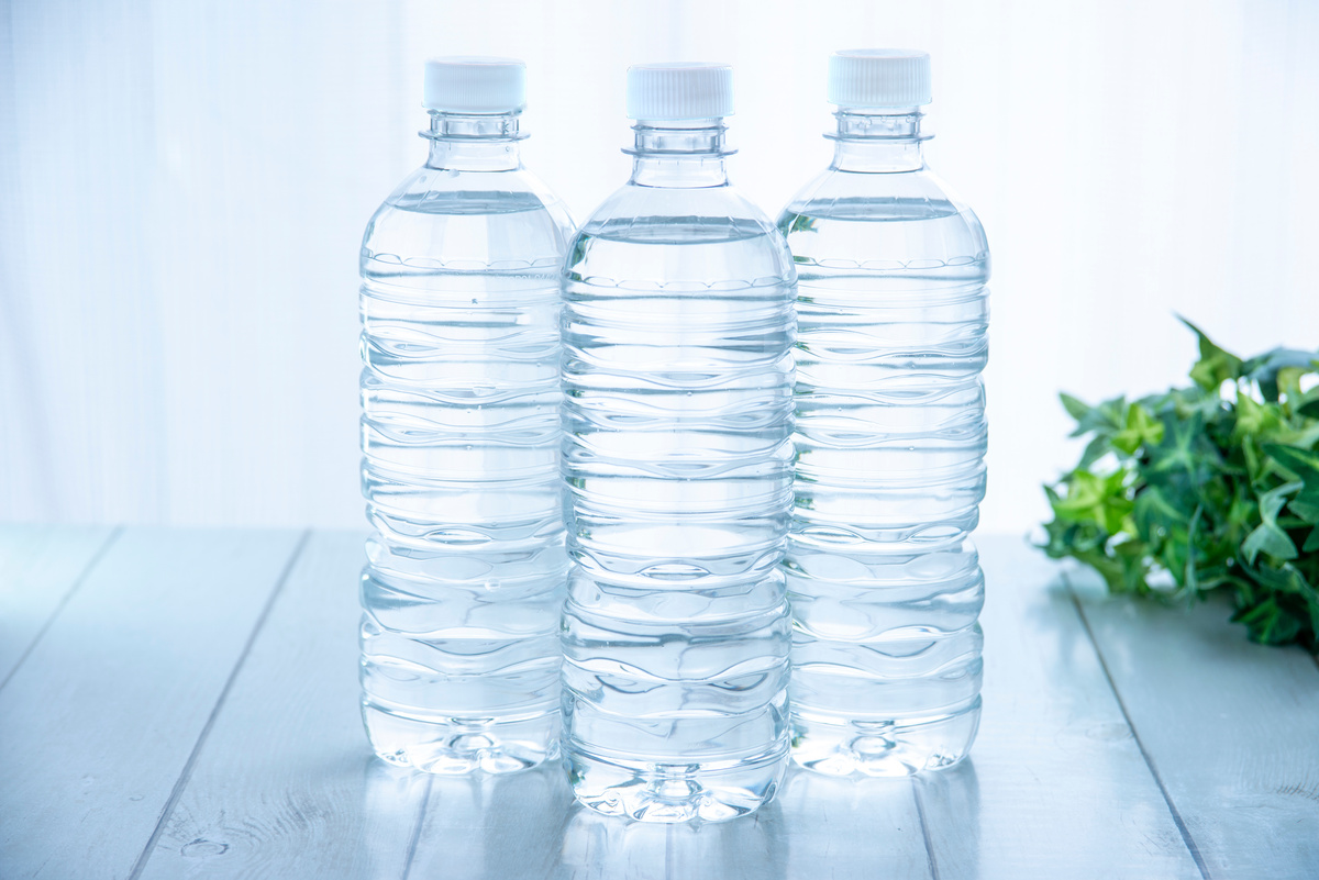 【水へのこだわり】都内の「水道水」が信じられないので、「ペットボトルの水」を買っています。「年間」でどれだけ料金が変わるでしょうか？