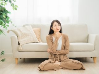 30歳で実家暮らし、恋人から「1人暮らししてほしい」と言われました。「貯金ができて経済的」だと思うのですが、自立のためにも実家を出るべきでしょうか…？