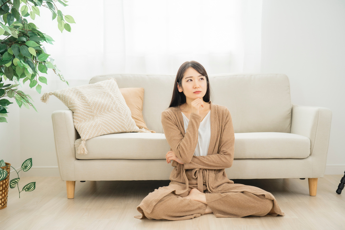 30歳で実家暮らし、恋人から「1人暮らししてほしい」と言われました。「貯金ができて経済的」だと思うのですが、自立のためにも実家を出るべきでしょうか…？