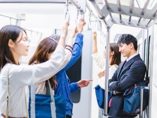 電車の遅延で年間「億単位」の経済損失!?なぜそんなに大きい額になるの？