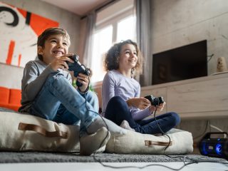 子どもが「友達のゲーム機」を壊してしまったそうなのですが、子どものやったことですし、弁償の必要はありませんよね…？