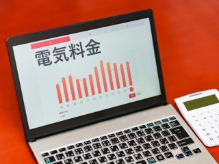 暖房の電気代が去年より1万円くらい上がっています。石油ストーブやガスのファンヒーターのほうが安いのでしょうか？