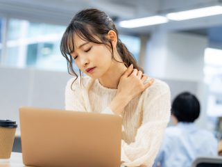 転職先で毎日21時まで「サービス残業」を強要されています。「タイムカード」すらないのですが、どうすれば残業代を請求できますか？ 業務日誌などは証拠になるでしょうか？