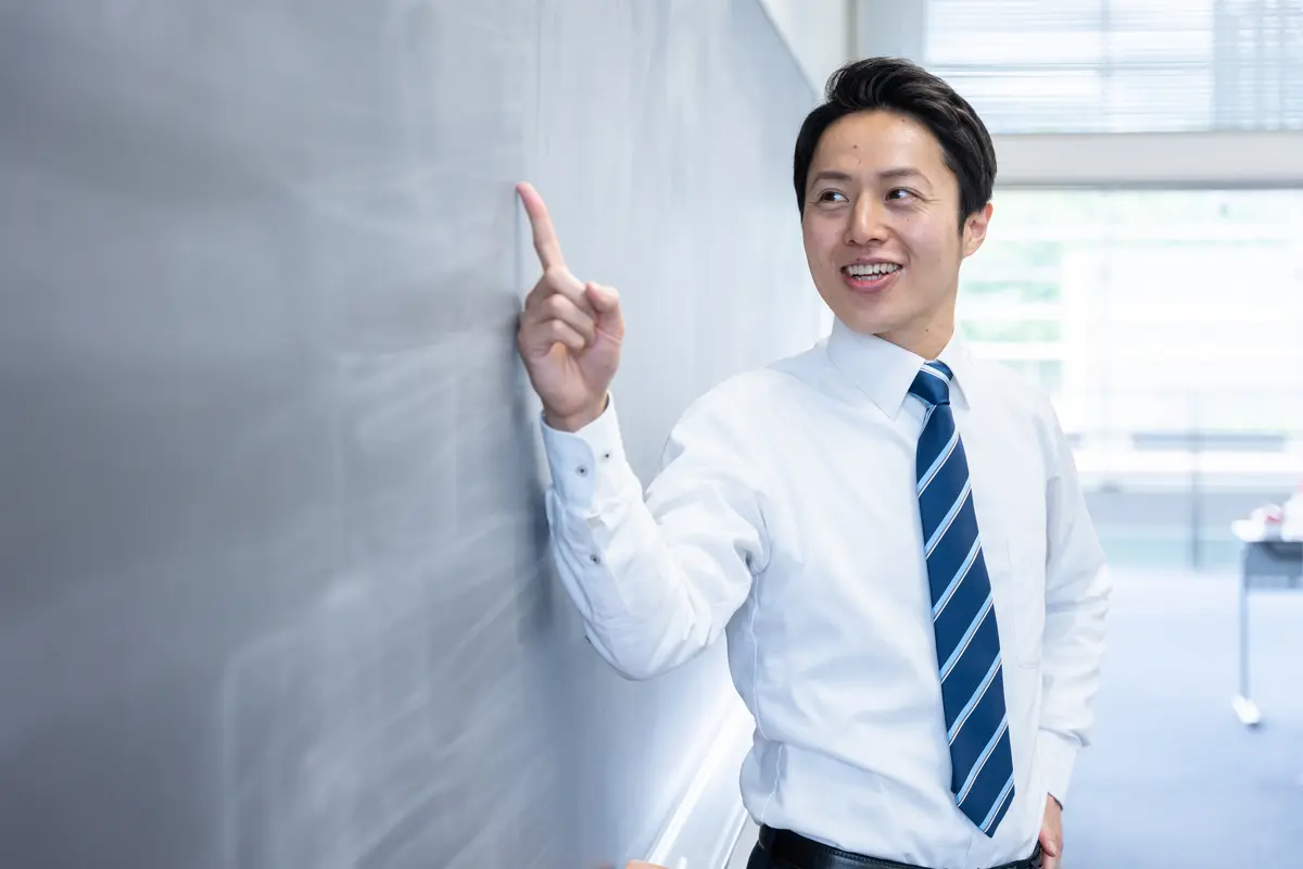 【日本語教師の年収】令和6年から「日本語教師」が国家資格に！平均年収や給料はどのくらい？