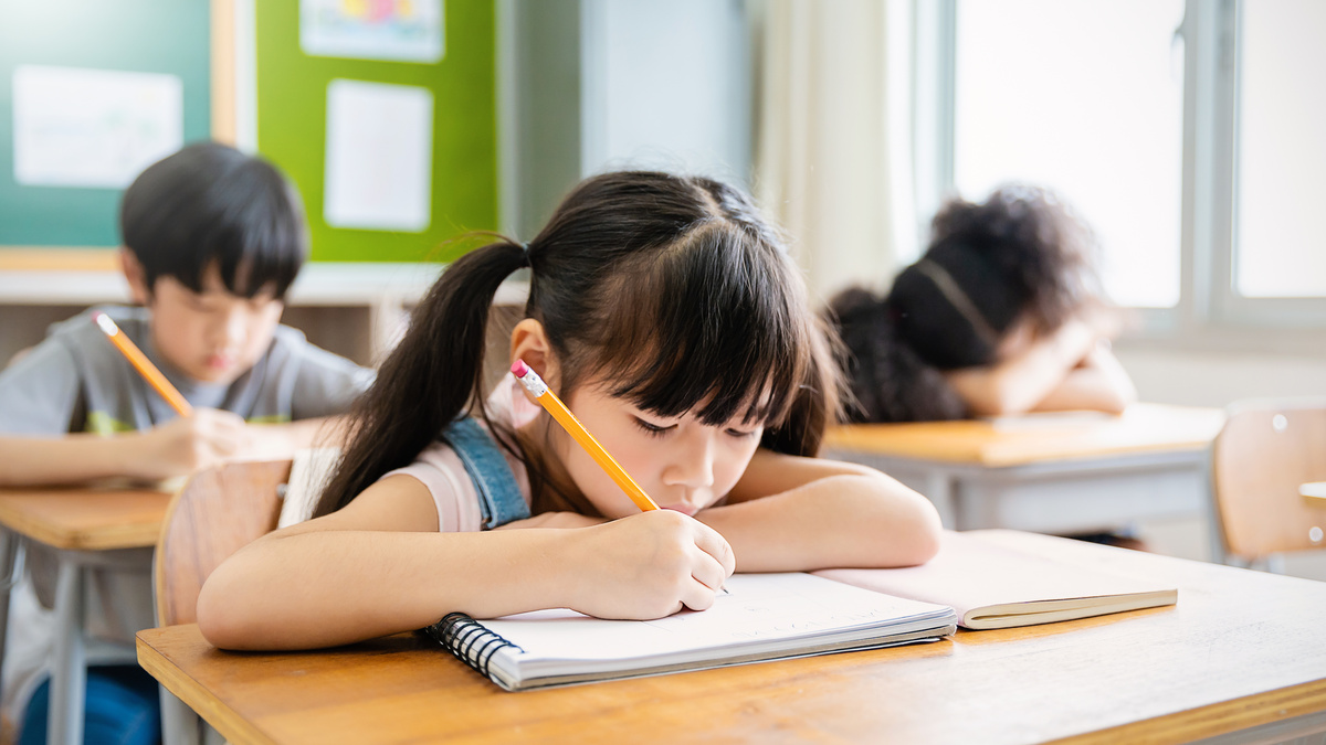 「小学生のうちに教育資金を貯めましょう」と言われますがなかなか貯まりません。公立小学校なのにどの費用が多くかかっているのでしょうか？
