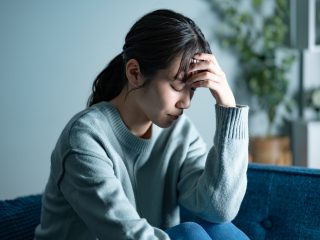 40歳からでも「婚活」すべきですか？ 生涯独身の予定でしたが、最近老後が不安になってきました。「年収300万円」で貯金も全然ありませんが「お金を理由に結婚」は避けるべきでしょうか？