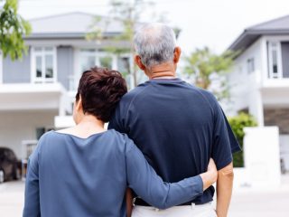 定年後の夫婦2人には「月20万円」必要？ 退職金「1000万円」は住宅ローンなどに充てても問題ない？ 生活費を試算