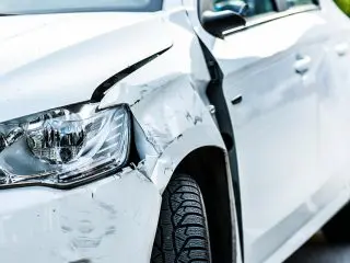 「友達から借りた車」で車との接触事故を起こした場合、自分が加入していた「自動車保険」は使えますか？