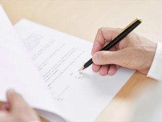 親が亡くなったら行うことは？ 必要な手続きや書類を時系列順に解説