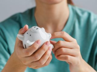 50歳夫婦で貯金が「0円」です…「年金」も「退職金」も見込めない場合、老後はどうすればよいでしょうか？