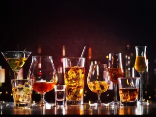 「週1回の飲み会」と「週1回の宅飲み」。「1年間」続けたら費用はどれだけ異なる？ 居酒屋の出費を抑える方法も紹介！