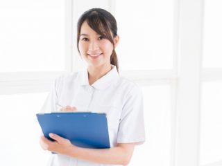 看護師ですが、通常の業務に加えて「勉強会」や「委員会」などがあり、休日などに出席することも多々あります。休みがつぶれてしまうので「時間外手当」は請求できるのでしょうか…？