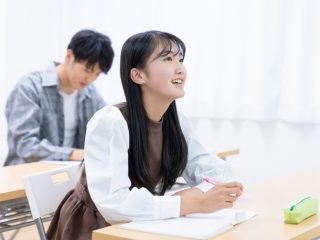 子どもに塾や習い事を「複数」させている世帯の年収はどれくらい？