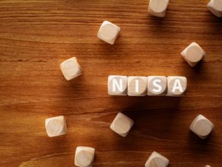 50代おひとりさまが老後資金「500万円」の不足を「NISA」で確保するには、毎月いくら積み立てればよいか？