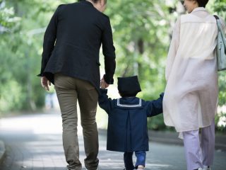 子どもの教育資金の準備を考えています。「学資保険」と「新NISA」はどちらが貯めやすいでしょうか？