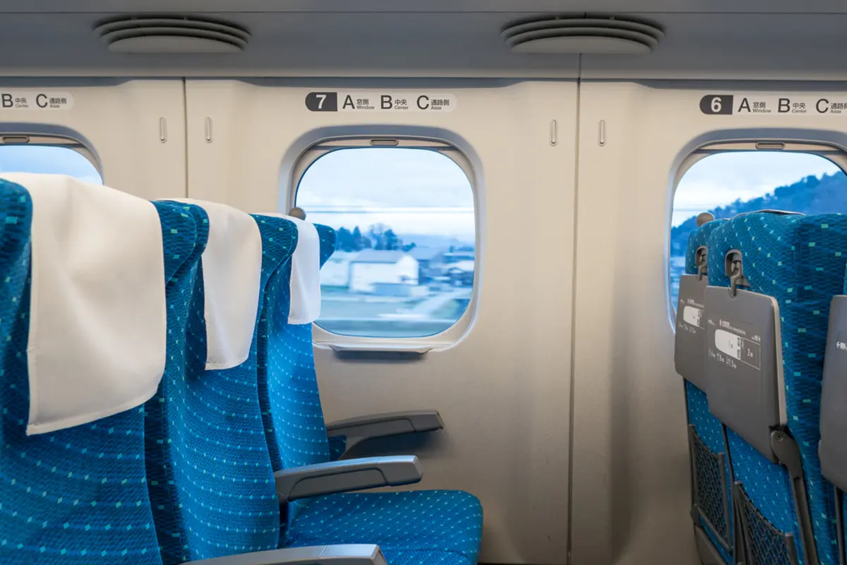 新幹線で「隣」に人が座ると落ち着きません。「2席分」購入するのは規則的にNGですか？ できれば快適に過ごしたいです…