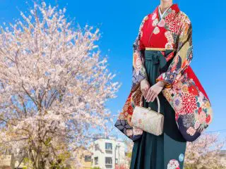 大学生の娘が「卒業式で着る袴は購入したい」とわがままを言います。相場は「10万円」ほどするのでしょうか…？