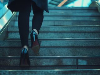 周りのママ友が続々と「扶養から外れて」働いているようです…いくら年収があれば「お得」になるのでしょうか？