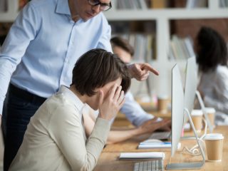 仕事が長引いて昼休みが「10分」短くなったので、その分遅く仕事に戻ったら上司に注意されました。正直納得できません…。